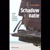 Boek Schaduwnatie van Filia Kramp met essay over onvolkomen dekolonisatie Suriname en roestig metaal op water